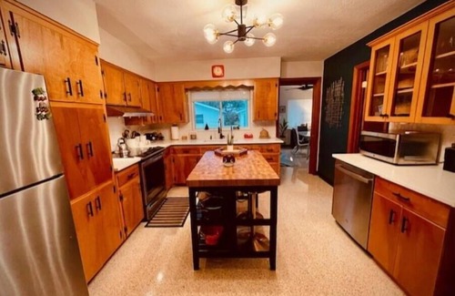 New Port Richey House | Discover Mid Century Modern Bliss in New Port Richey