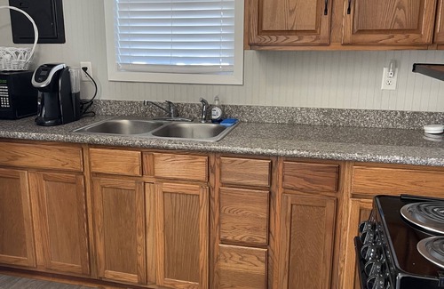 Cedar Lane Cottage | Tranquil Cottage Retreat by the Creek - Pet & Child Friendly