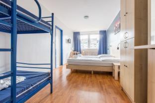 Friedrichstadt Hotel | Convenient Stay at a&o Düsseldorf Hauptbahnhof with Pool