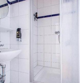 Friedrichstadt Hotel | Convenient Stay at a&o Düsseldorf Hauptbahnhof with Pool