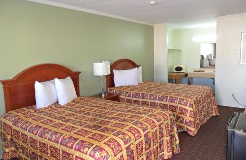 Muenster Hotel | Budget-Friendly A-OK Motel: Pet & Child Friendly Stay