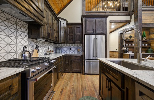 Broken Bow Cabin | Architectural Wonder with Breathtaking Lake Views & Spa