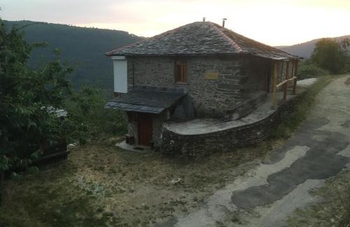 Tronceda House | Pet-Friendly A Palleira: Guest Rated 9.6/10 with Breakfast
