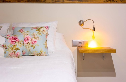 Puebla del Caraminal Bed & Breakfast | Relaxing Suite by the River with Spa and Hot Tub Access