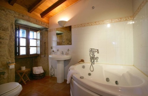Pidre House | Discover A Parada das Bestas: Family-Friendly Retreat