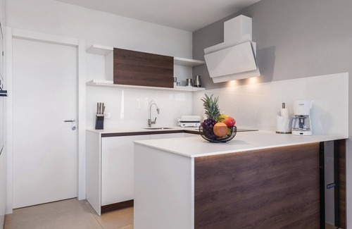 Rukavac House | Dreamlike Retreat with Ocean View and Spa Amenities