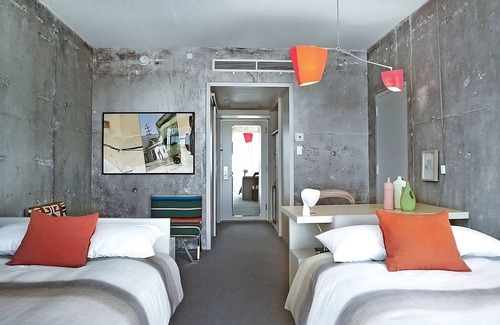 Wilshire Center Hotel | Explore a Scenic Retreat with Pool & Pet-Friendly Options