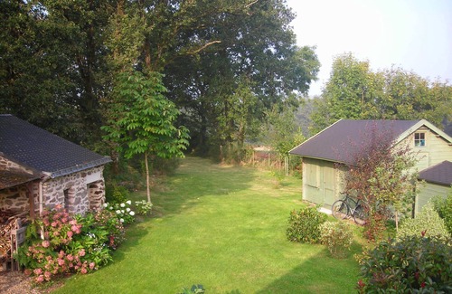 Tredion House | Tranquil Retreat with Scenic Views and Family Amenities