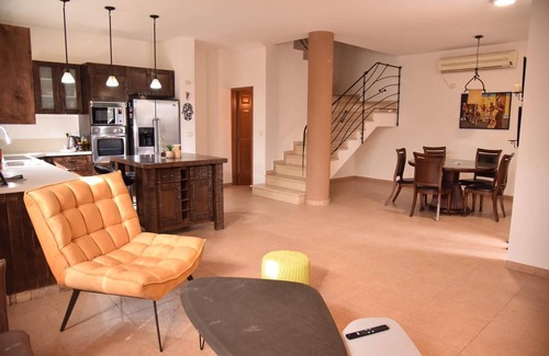 Hadera House | Discover a Tranquil Retreat in Vibrant Neighborhood