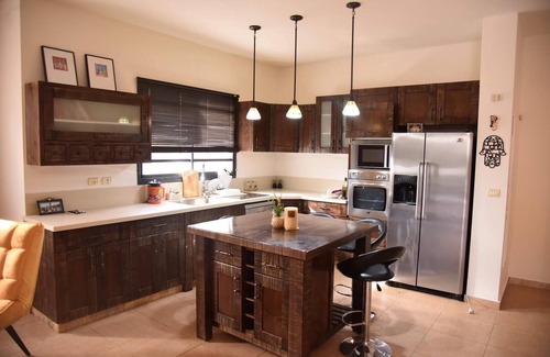 Hadera House | Discover a Tranquil Retreat in Vibrant Neighborhood