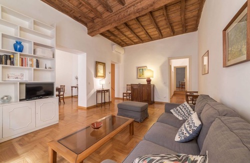 Rione VI Parione Apartment | Tranquil Retreat Just Steps from Piazza Navona