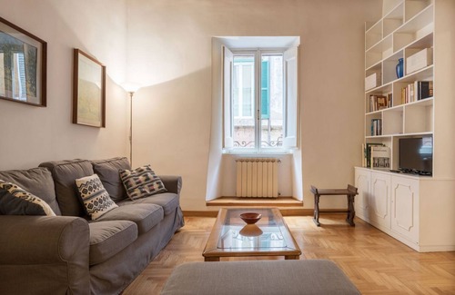 Rione VI Parione Apartment | Tranquil Retreat Just Steps from Piazza Navona