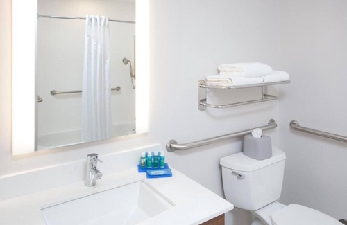 Haskell House | Peaceful Retreat for Leisure and Business Travelers