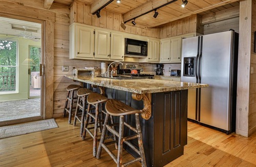 Walnut Mountain Cabin | Scenic Getaway at A Peach Of A View | Ellijay GA