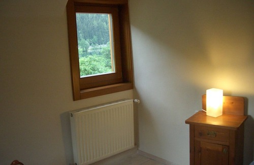 Feld am See House | Serene Lakefront Retreat: Pet-Friendly & Wheelchair Accessible