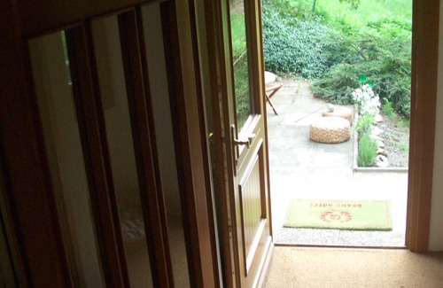 Feld am See House | Serene Lakefront Retreat: Pet-Friendly & Wheelchair Accessible