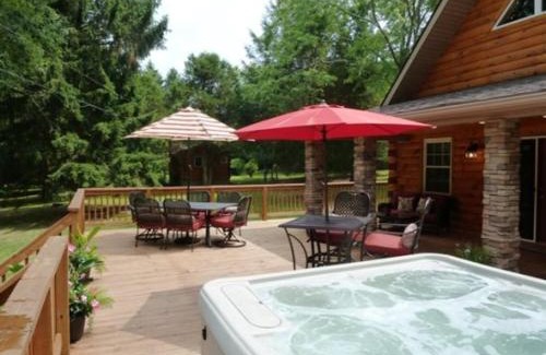 Shenandoah House | Discover A Pebble Beach River Cabin with a Hot Tub