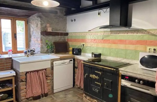Otero de Guardo House | Serene Nature Retreat with Family-Friendly Amenities