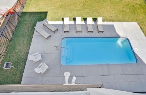 Yaupon Beach House | Discover A Perfect Approach: Family-Friendly with Pool Access