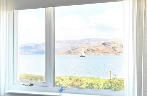 Tighnabruaich Cottage | Ideal Retreat for Families and Friends with Ocean Views
