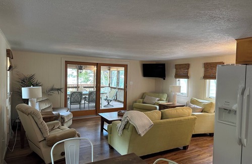 Penhook House | Ideal Mountain View Retreat in a Quiet Cove