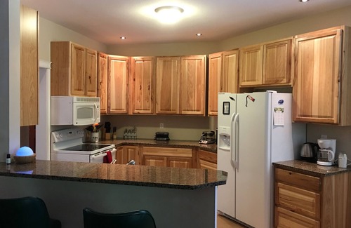 La Pine House | Ideal Getaway Location with Pool and Pet-Friendly Amenities