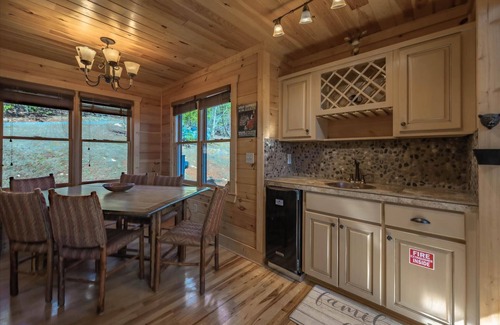 Ellijay Cabin | Tranquil Mountain View Retreat with Spa & Pet-Friendly Perks
