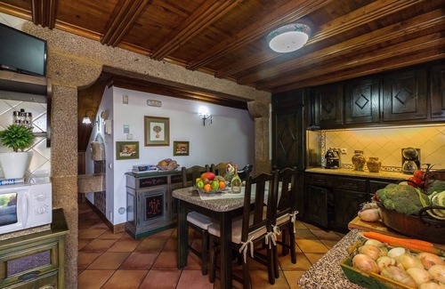 Cabracao Cottage | Family-Friendly Retreat Near Porto Surrounded by Nature