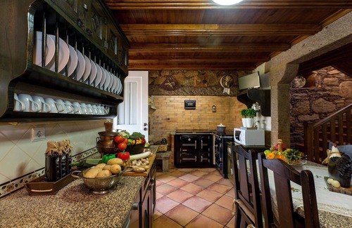 Cabracao Cottage | Family-Friendly Retreat Near Porto Surrounded by Nature
