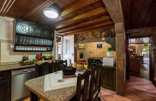 Cabracao Cottage | Family-Friendly Retreat Near Porto Surrounded by Nature