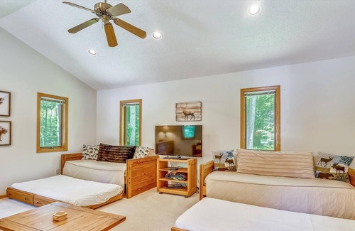 Davis House | A perfect place for multigenerational gatherings surrounded by nature.