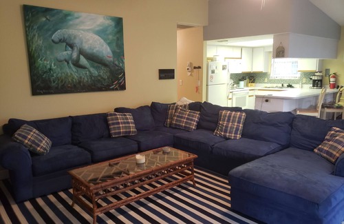 Weeki Wachee Gardens House | Discover Manatee Playground: A Slice of Paradise Awaits