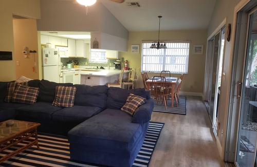 Weeki Wachee Gardens House | Discover Manatee Playground: A Slice of Paradise Awaits