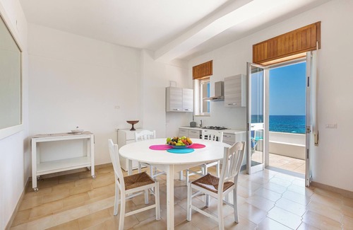 Torre Suda House | A Piedi Nudi A Mare by BarbarHouse