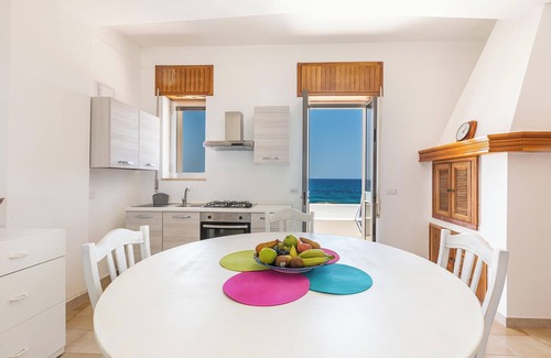 Torre Suda House | A Piedi Nudi A Mare by BarbarHouse