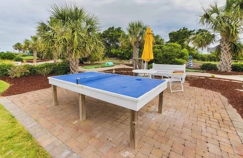 Morehead City Condo | A Place At The Beach III Escape to Comfort: Charming 2-Bedroom Condo