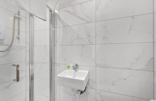 Shacklewell Apartment | Dreamy Airy Studio with Breakfast in a Peaceful Setting