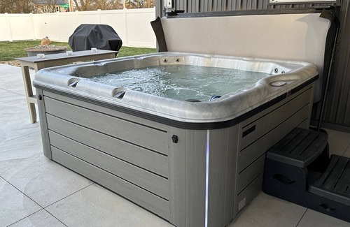 Dover House | Relax and Unwind with Hot Tub, Firepit & Wineries