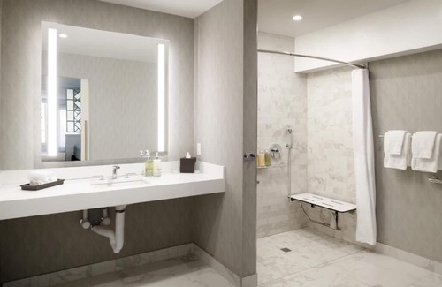 Tri-West Hotel | Enjoy a Relaxing Stay with Pool & Pet-Friendly Amenities