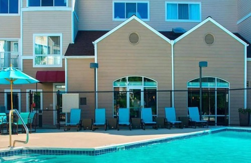 Westborough House | A Place You''ll Surely Enjoy! Free Parking, Pets Allowed, Onsite Swimming Pool