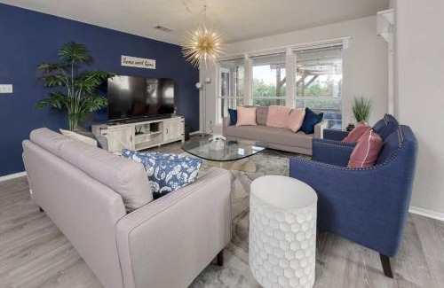 Lago Vista House | Relaxing Poolside Retreat with Stunning Views