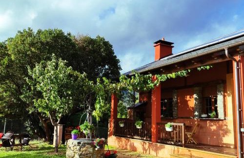 Rubia Ski Chalet | Pet-Friendly A Porteliña Casa Rural with 9.8 Guest Rating