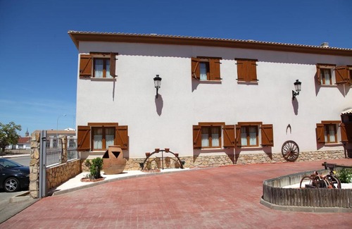 Tembleque Hotel | Budget-Friendly A Posada: Breakfast & Child Friendly Stay