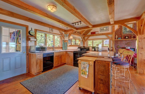 Jacksonville Cabin | Idyllic Vermont Retreat with Ocean Views & Hot Tub Access