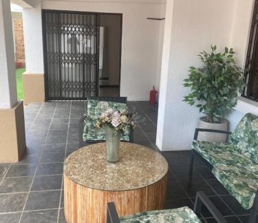 Nelspruit House | Charming A Pousada Guesthouse with Pool & Family Amenities