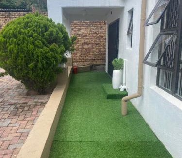 Nelspruit House | Charming A Pousada Guesthouse with Pool & Family Amenities