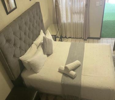 Nelspruit House | Charming A Pousada Guesthouse with Pool & Family Amenities