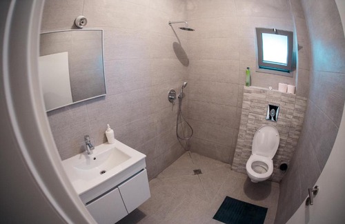 Afula Apartment | Prestigious Holiday Apartment with Pool and Hot Tub Access