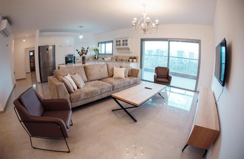 Afula Apartment | Prestigious Holiday Apartment with Pool and Hot Tub Access