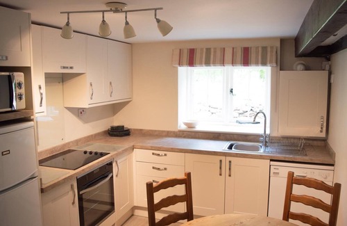 Allerford Cottage | Charming Detached Cottage with Ocean Views in Pack Horse Grounds